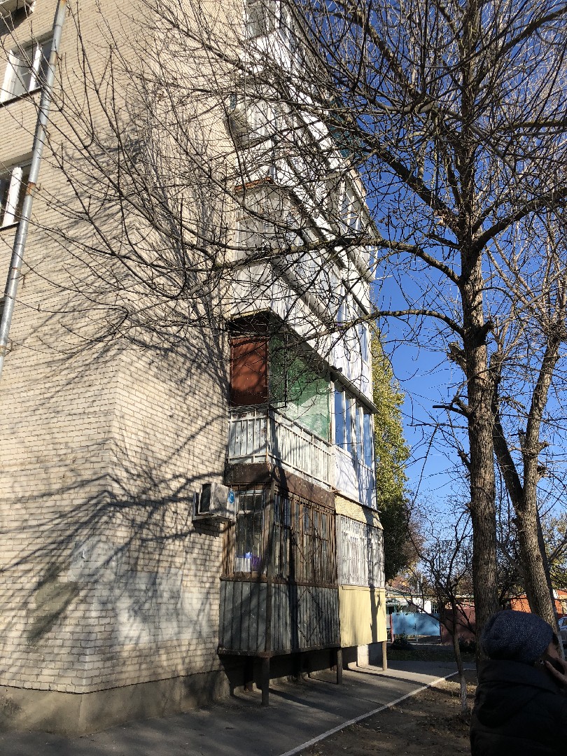 обл. Ростовская, г. Азов, ул. Комсомольская, д. 68-фасад здания
