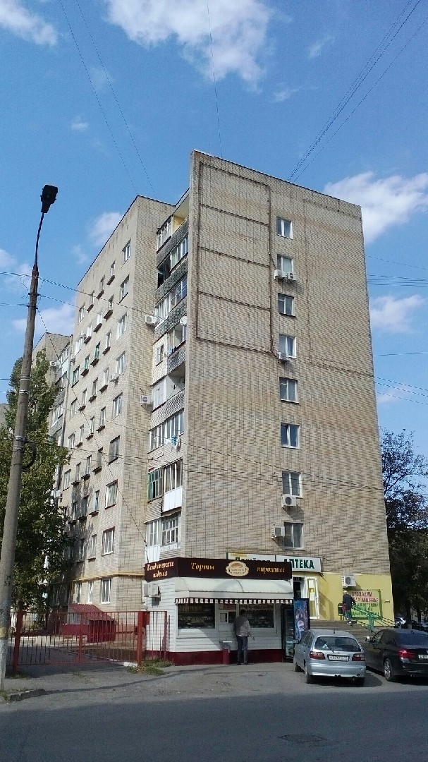 обл. Ростовская, г. Азов, ул. Московская, д. 76-фасад здания