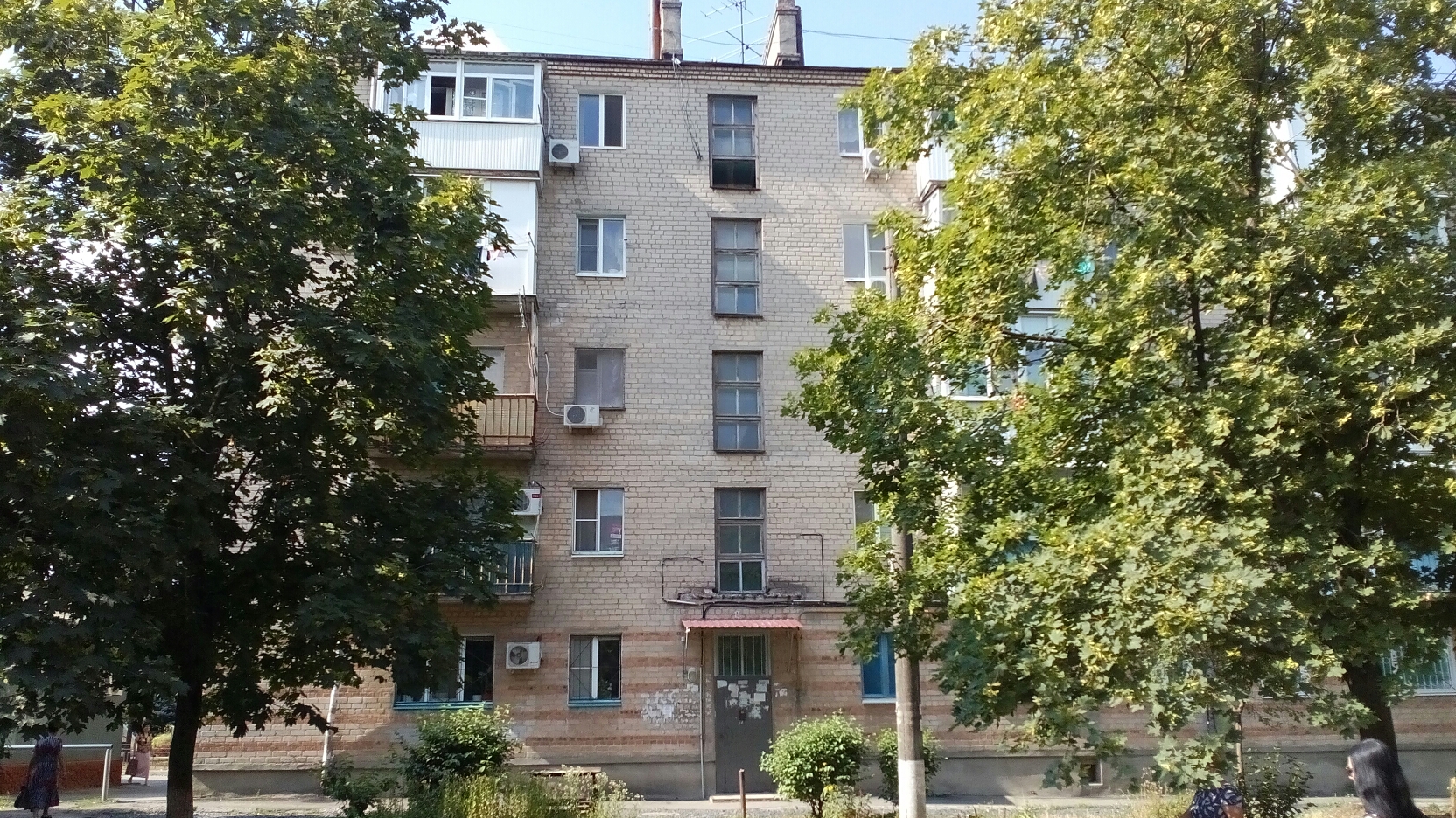 обл. Ростовская, г. Азов, ул. Привокзальная, д. 17-фасад здания