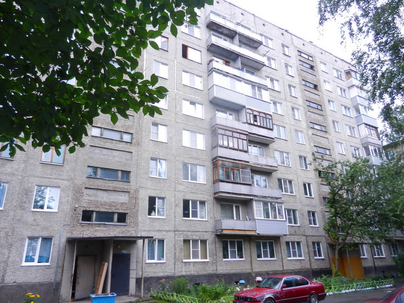 край. Алтайский, г. Новоалтайск, ул. 7 микрорайон, д. 15-фасад здания