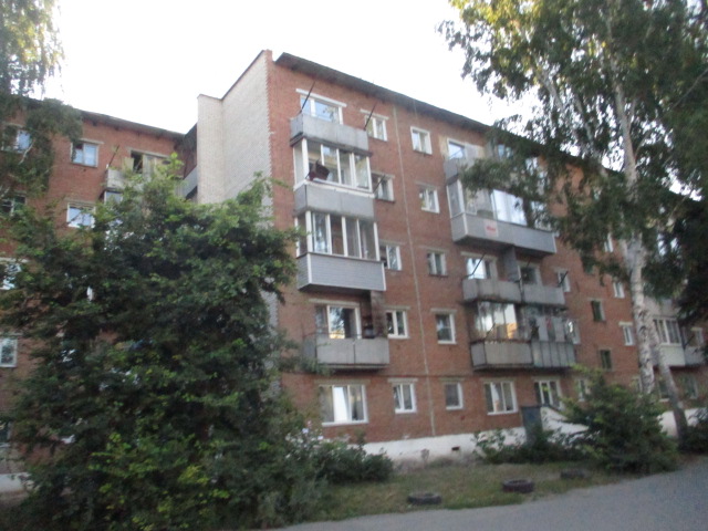 край. Алтайский, г. Новоалтайск, ул. 7 микрорайон, д. 17-фасад здания
