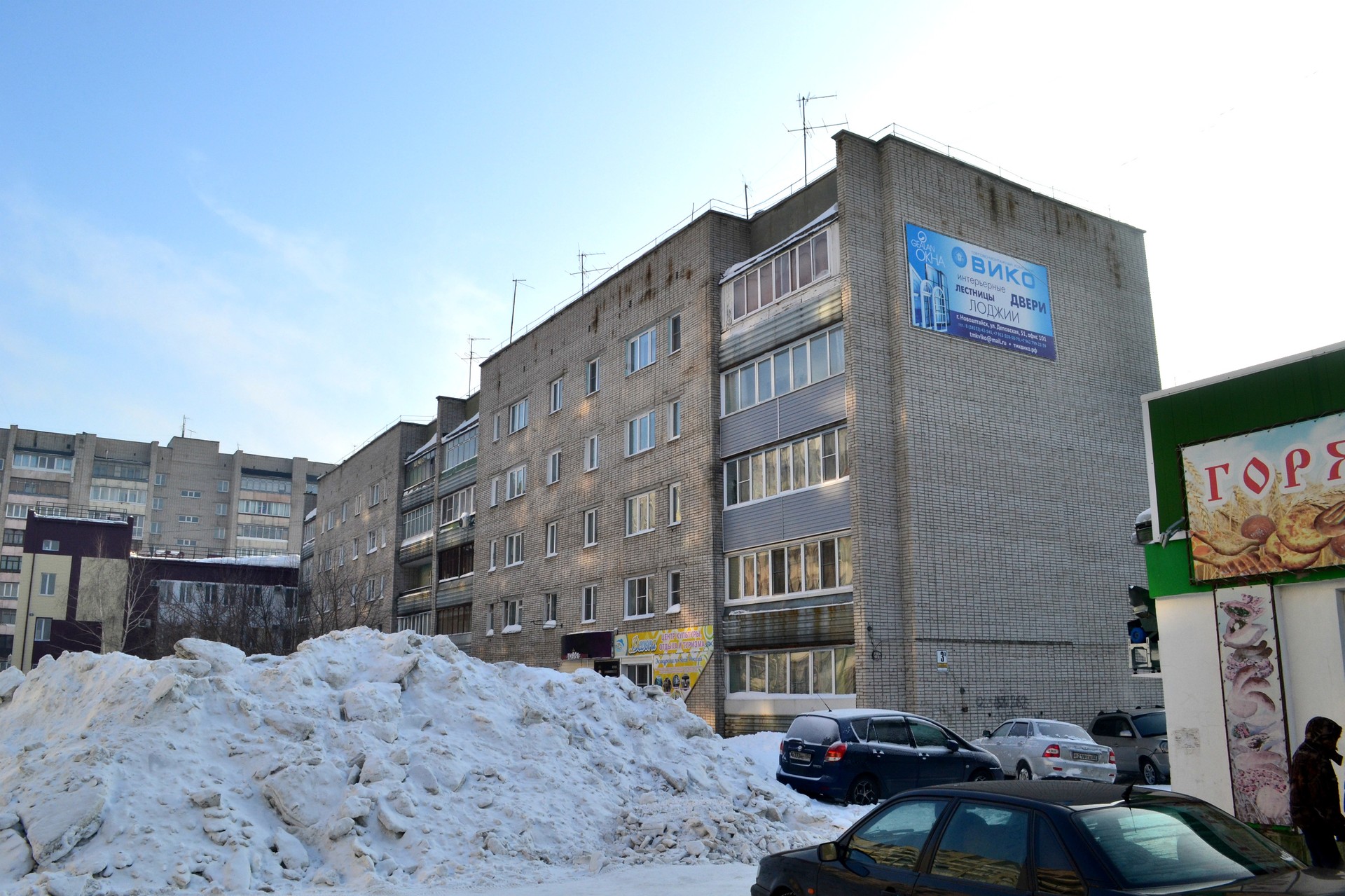 край. Алтайский, г. Новоалтайск, ул. 8 микрорайон, д. 3а-фасад здания