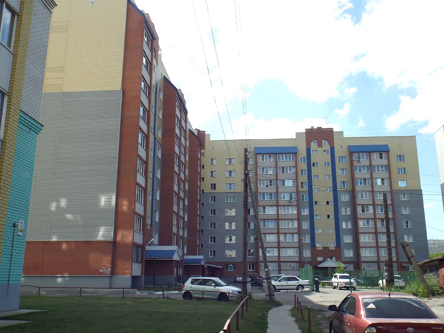 край. Алтайский, г. Новоалтайск, ул. 8 микрорайон, д. 21-фасад здания