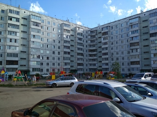 край. Алтайский, г. Новоалтайск, ул. 8 микрорайон, д. 28-фасад здания