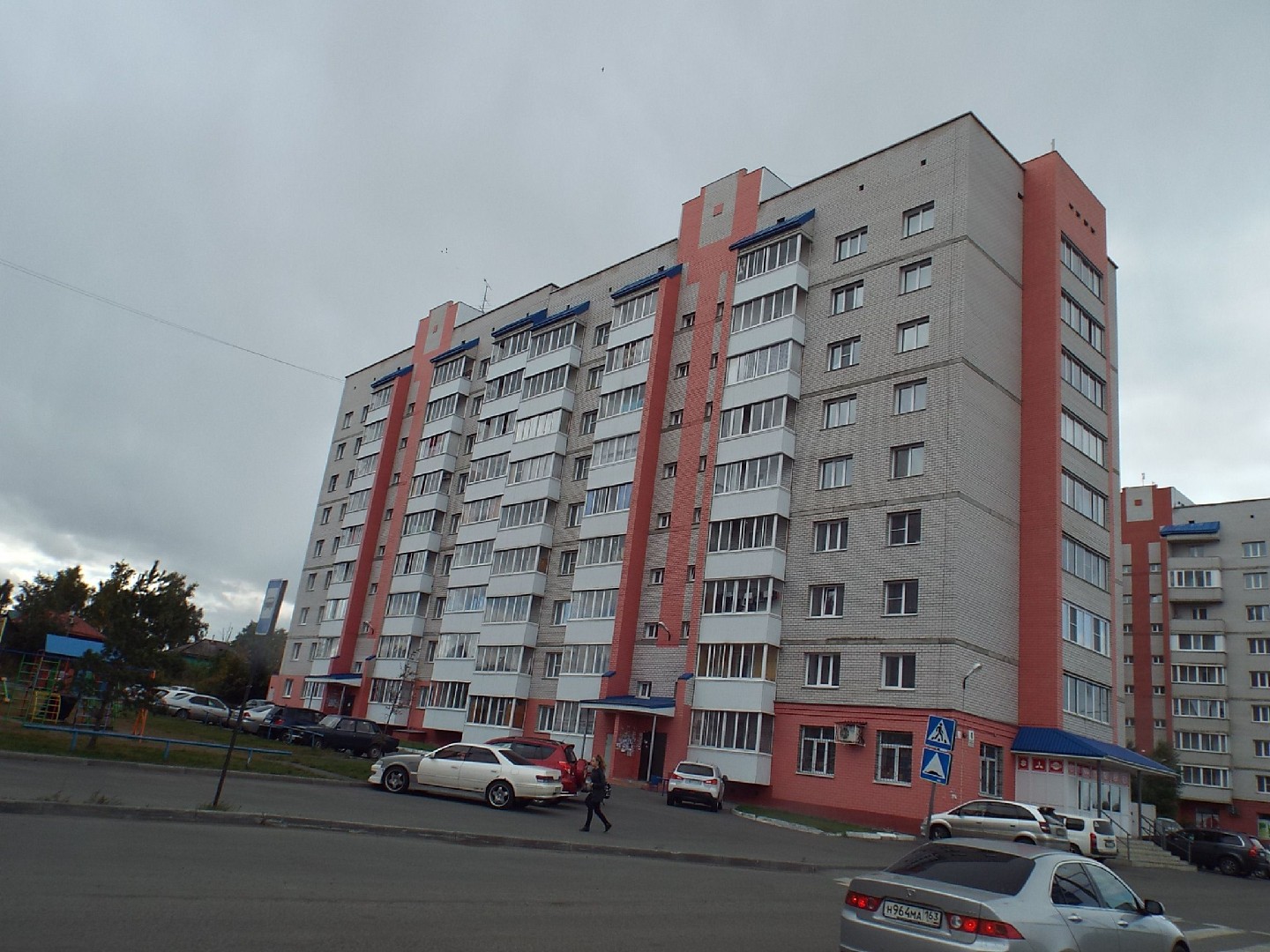 край. Алтайский, г. Новоалтайск, ул. Высоковольтная, д. 4-фасад здания