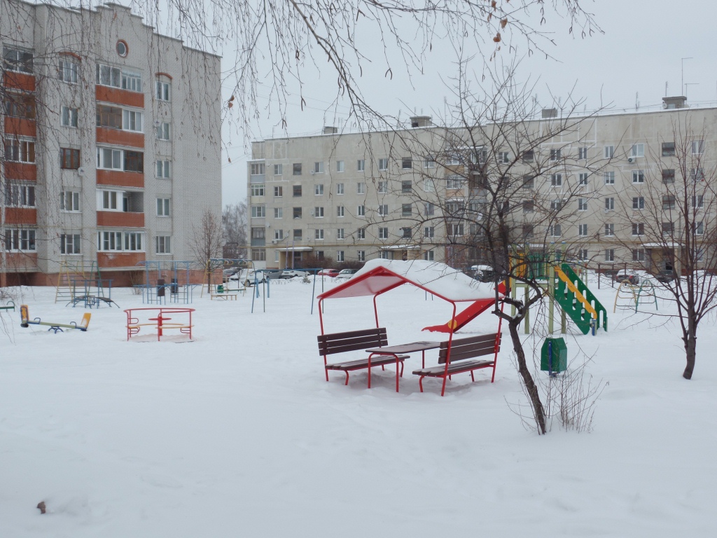 обл. Рязанская, р-н. Рыбновский, г. Рыбное, ул. Большая, д. 10а-придомовая территория