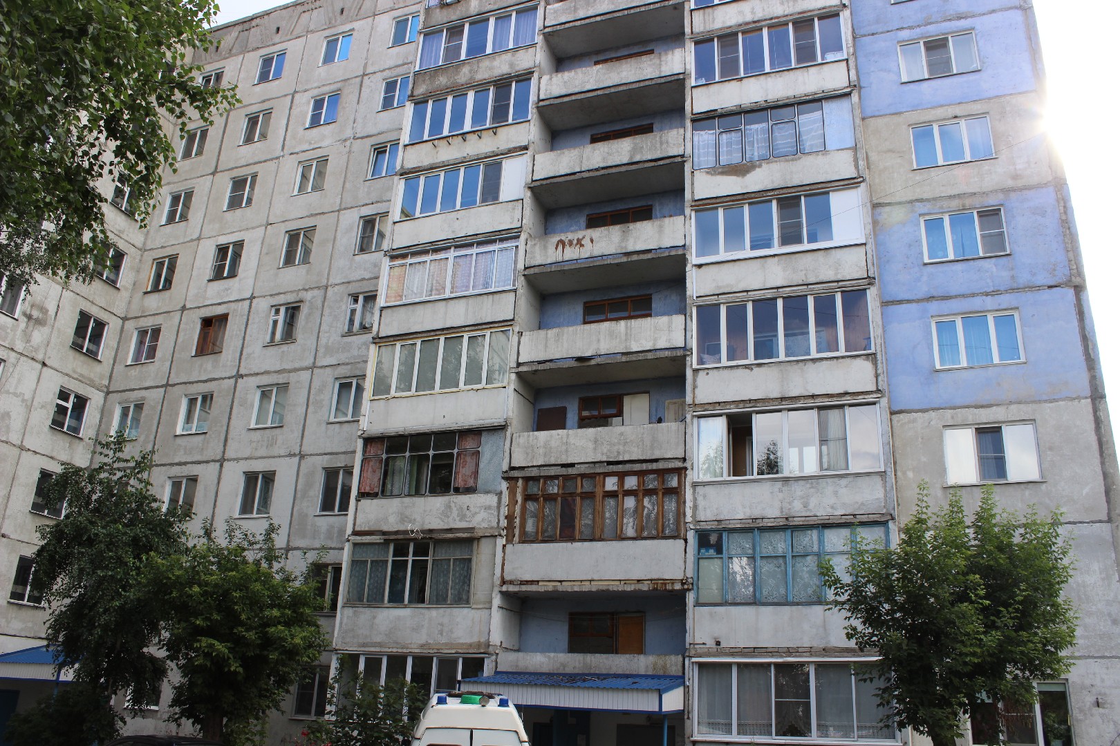 край. Алтайский, г. Барнаул, ул. Веры Кащеевой, д. 1-фасад здания
