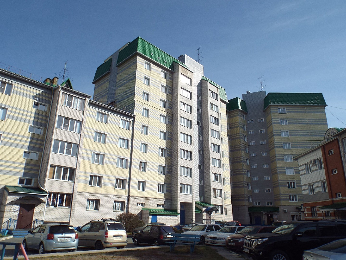 край. Алтайский, г. Новоалтайск, ул. Космонавтов, д. 15-фасад здания