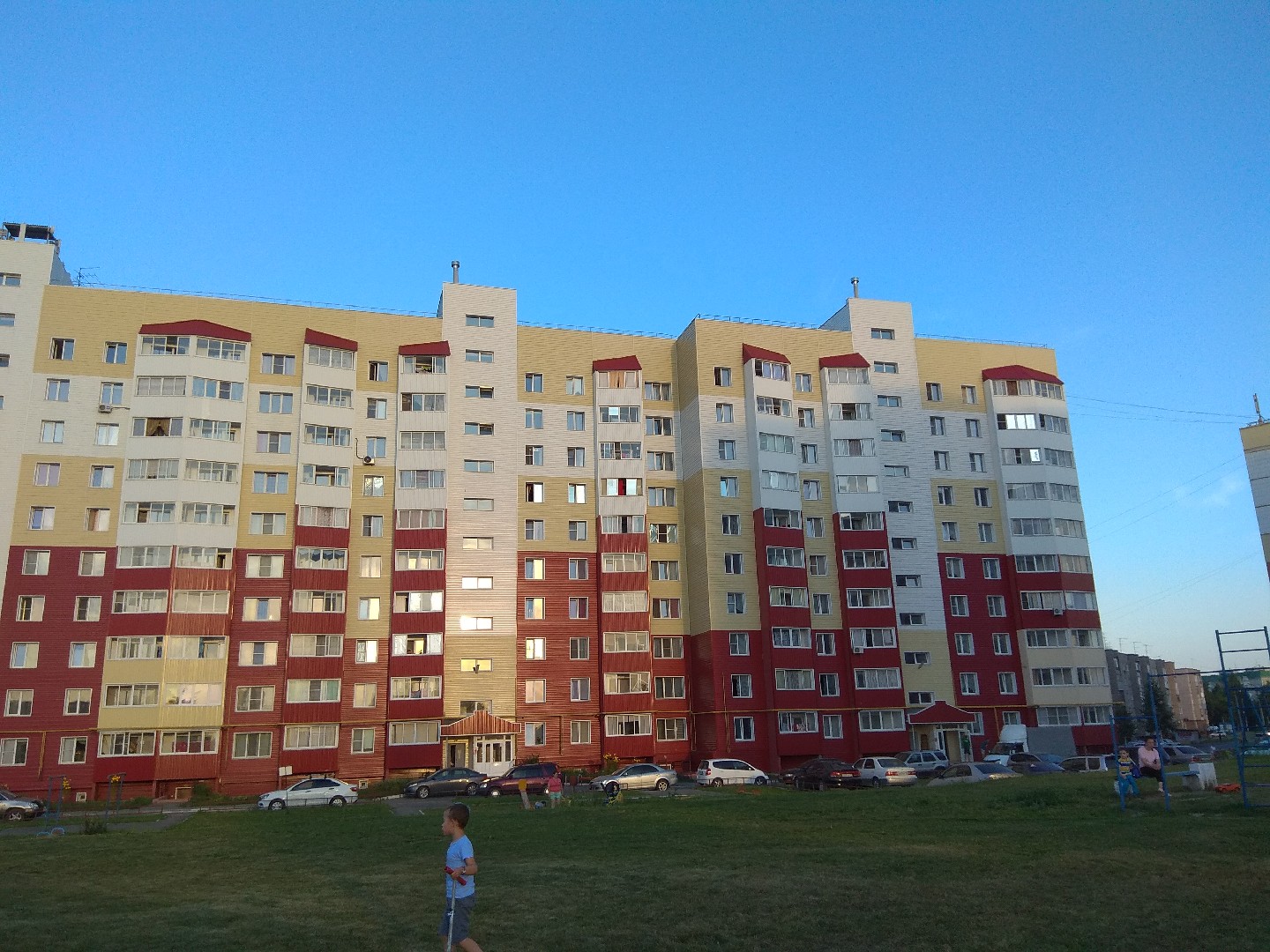 край. Алтайский, г. Новоалтайск, ул. Космонавтов, д. 21-фасад здания