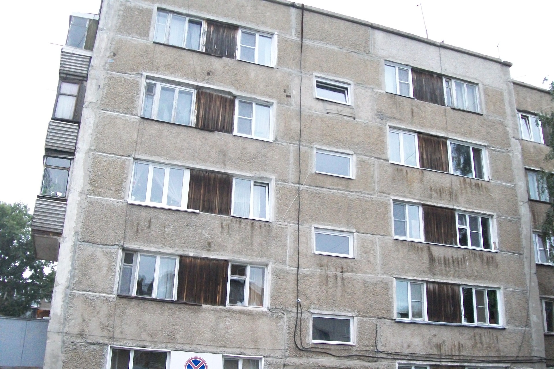 край. Алтайский, г. Новоалтайск, ул. Красногвардейская, д. 8-фасад здания