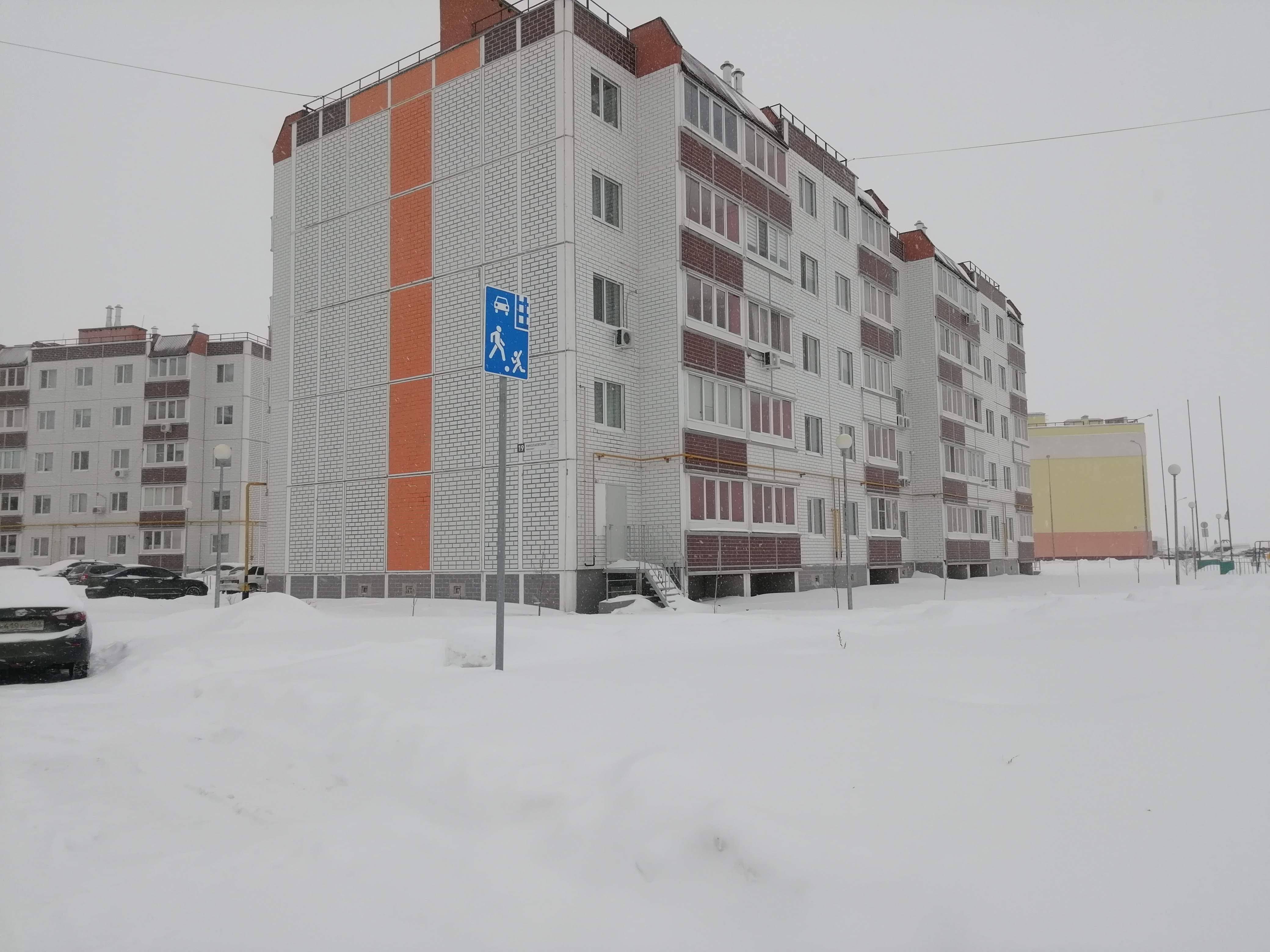 обл. Самарская, р-н. Волжский, мкр. Южный город, ул. Николаевский проспект, д. 19-фасад здания