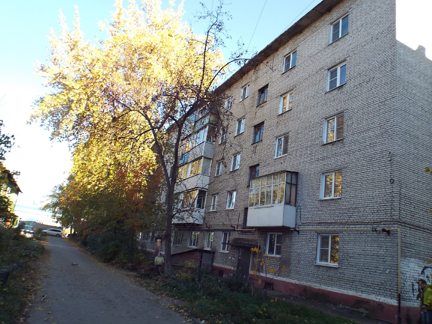 край. Алтайский, г. Новоалтайск, ул. Партизанская, д. 5-фасад здания