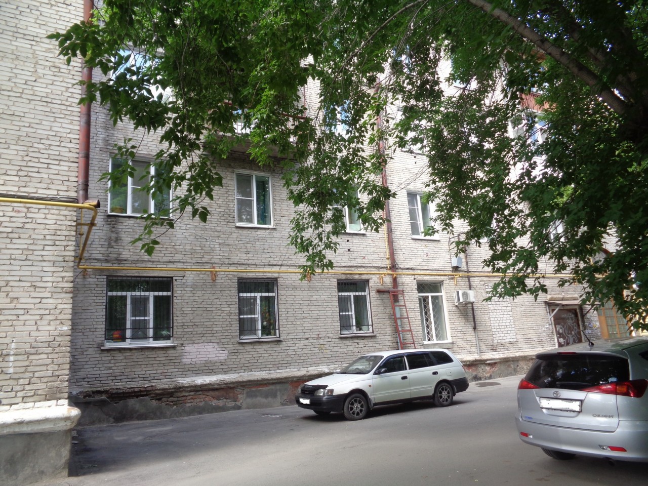 край. Алтайский, г. Новоалтайск, ул. Партизанская, д. 8-фасад здания