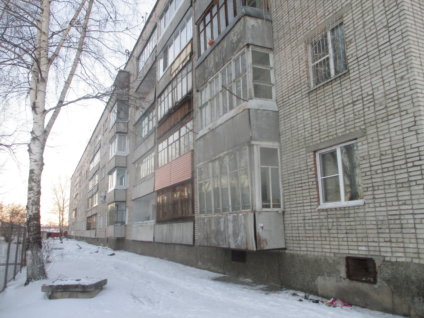 край. Алтайский, г. Новоалтайск, ул. Прудская, д. 5-фасад здания