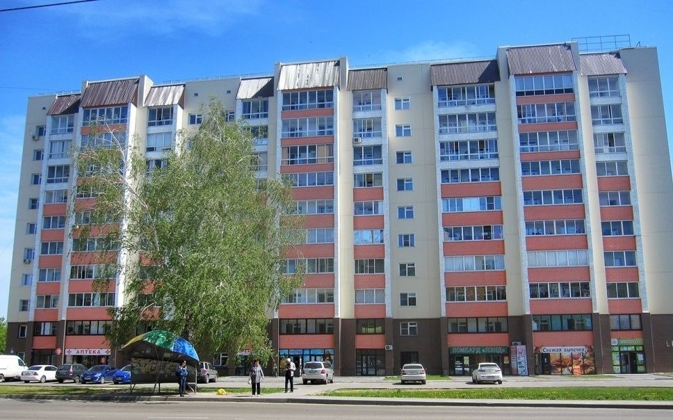 край. Алтайский, г. Новоалтайск, ул. Прудская, д. 13-фасад здания