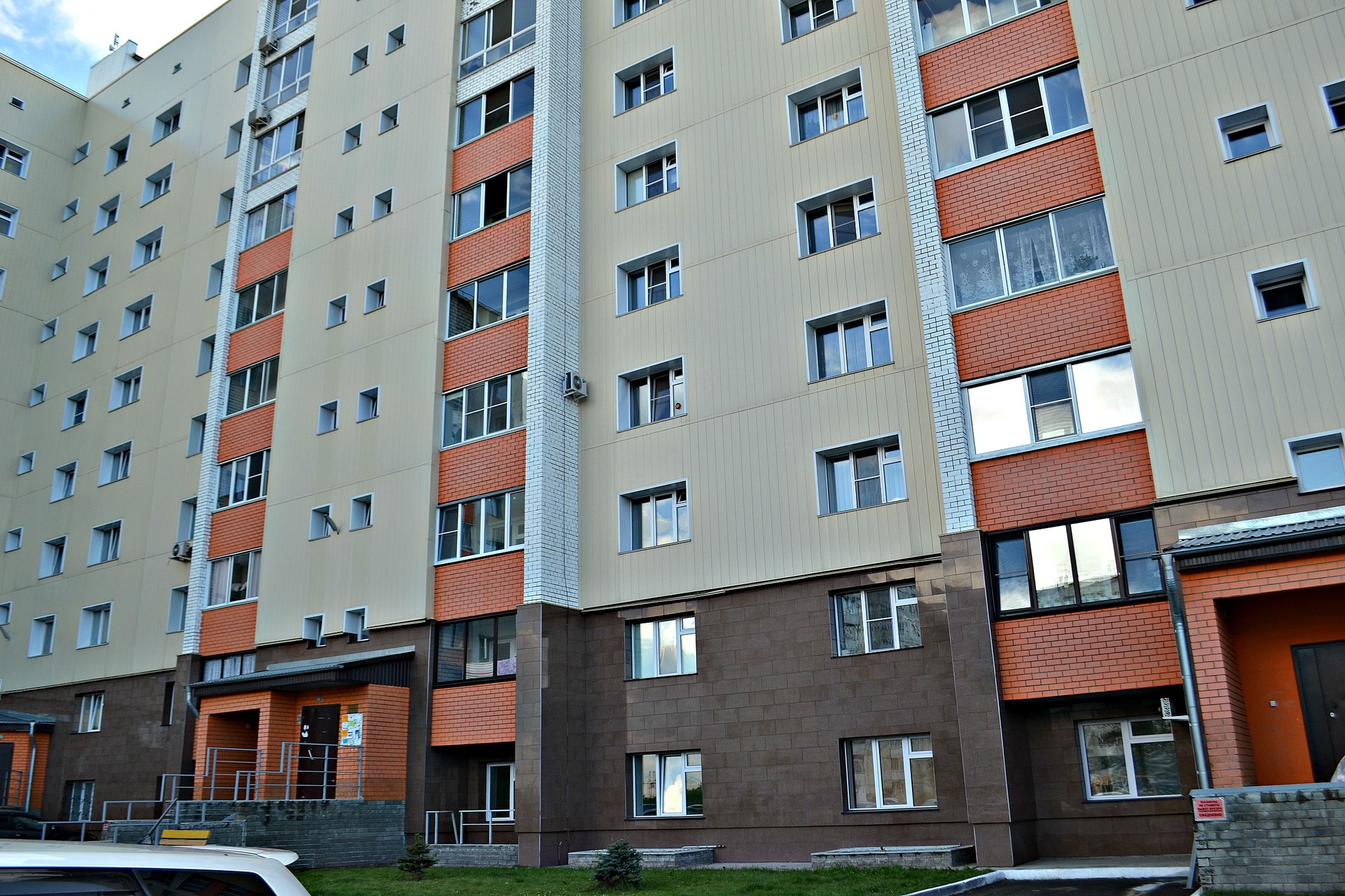 край. Алтайский, г. Новоалтайск, ул. Прудская, д. 13-фасад здания