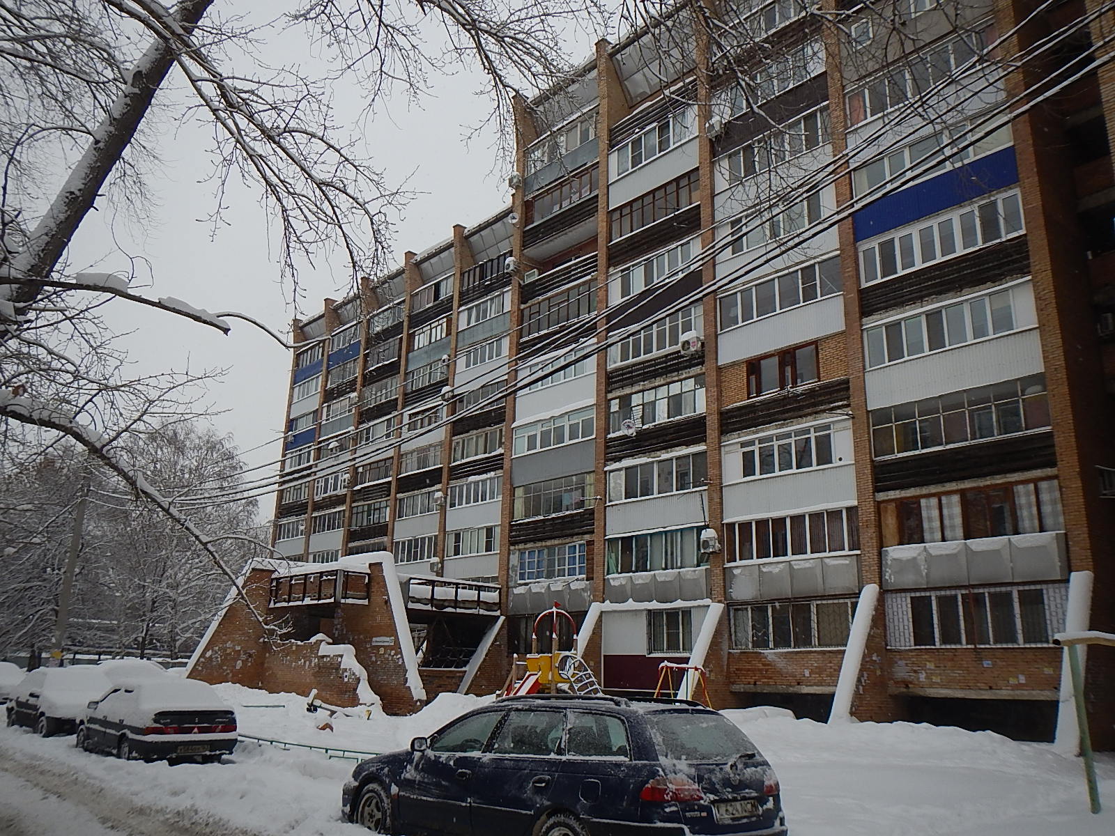 обл. Самарская, г. Самара, ул. Железной Дивизии, д. 17-фасад здания