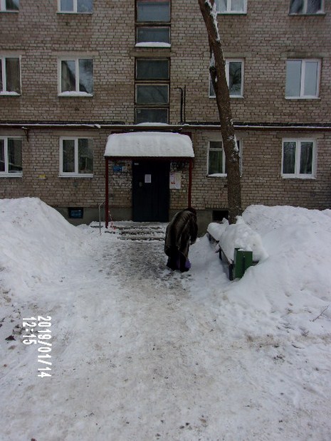 обл. Самарская, г. Самара, ул. Путейская, д. 12-вход снаружи