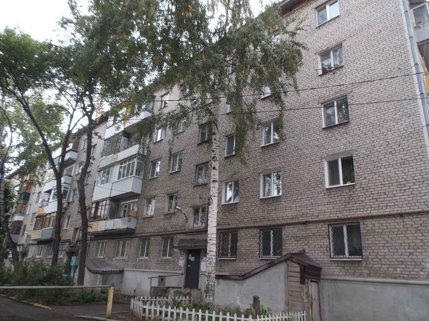 обл. Самарская, г. Самара, ул. Чернореченская, д. 13-фасад здания