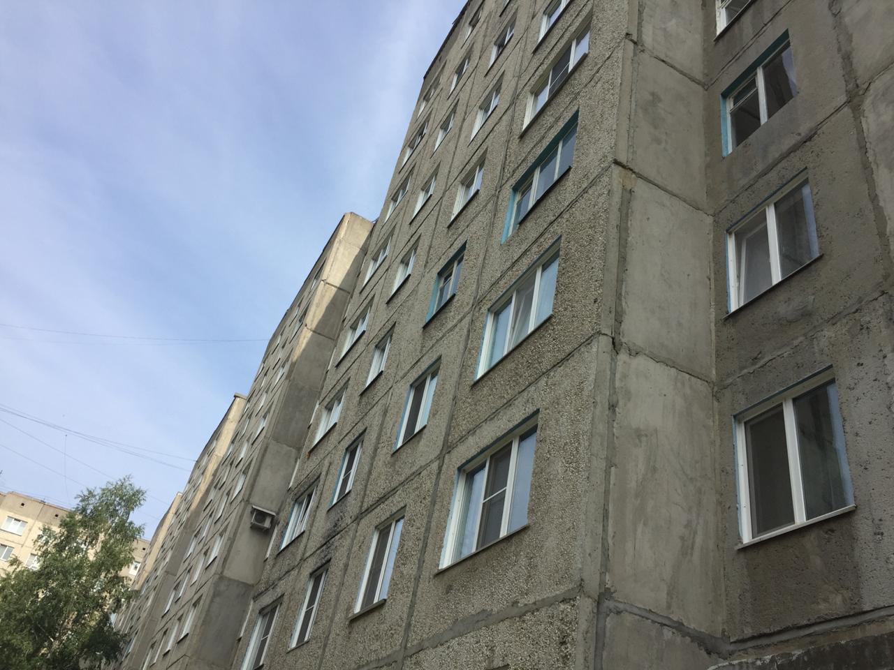 край. Алтайский, г. Барнаул, ул. Весенняя, д. 12-фасад здания