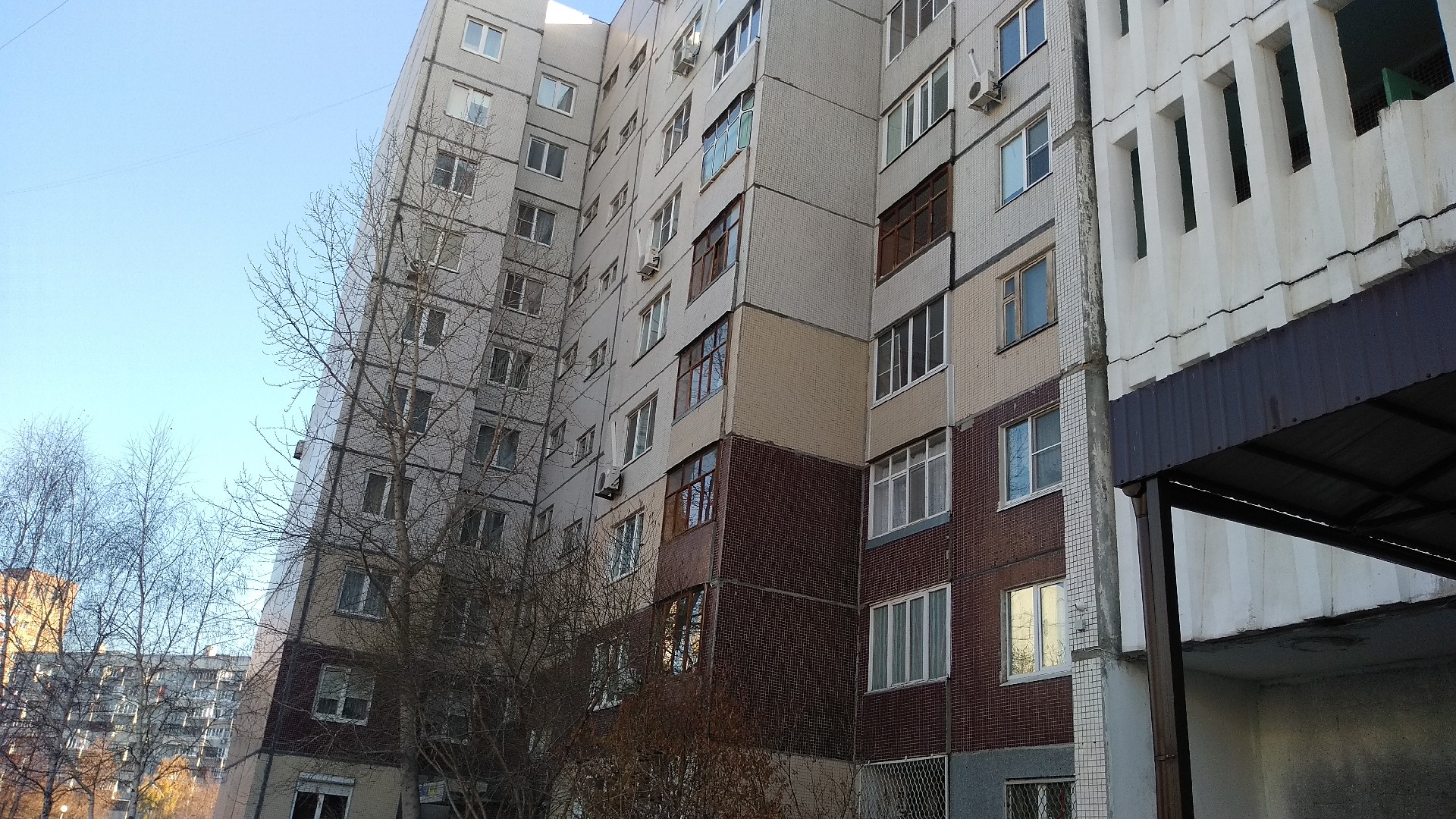 обл. Самарская, г. Тольятти, ул. 70 лет Октября, д. 72-фасад здания