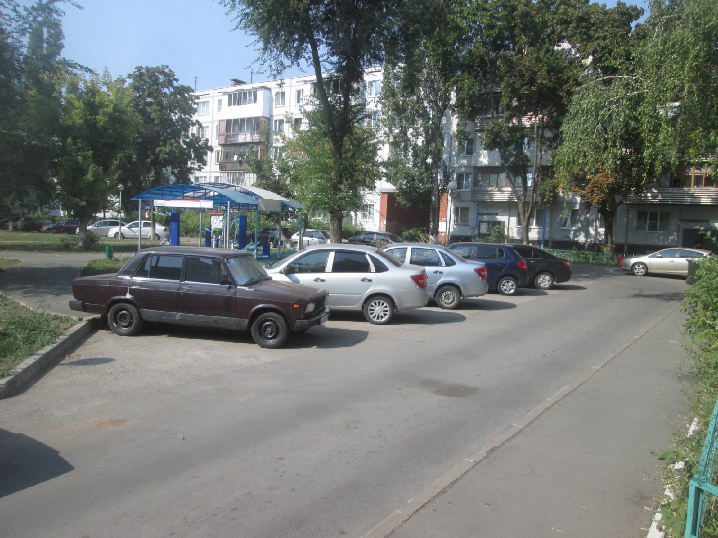 обл. Самарская, г. Тольятти, б-р. Королева, д. 15-придомовая территория