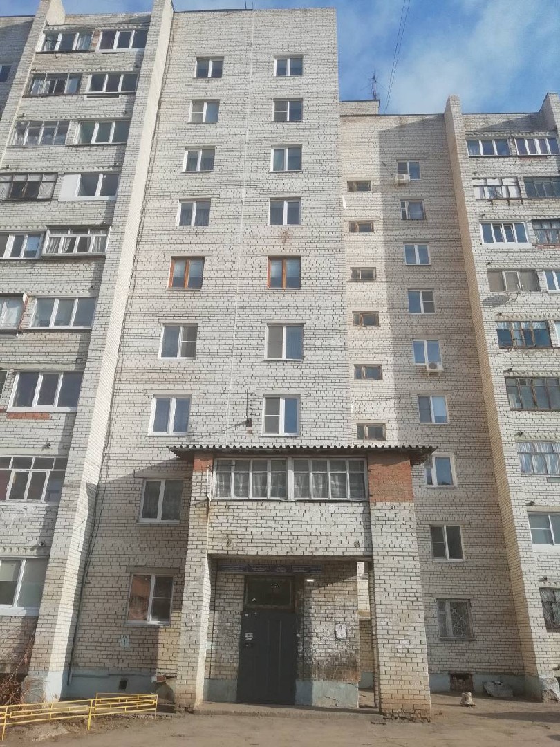 обл. Самарская, г. Тольятти, ул. Толстого, д. 13-фасад здания