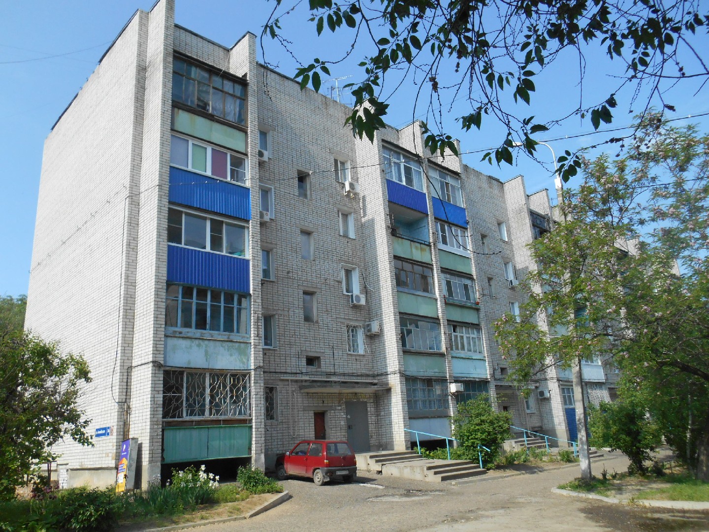 обл. Волгоградская, г. Волгоград, ул. Алийская, д. 16-фасад здания