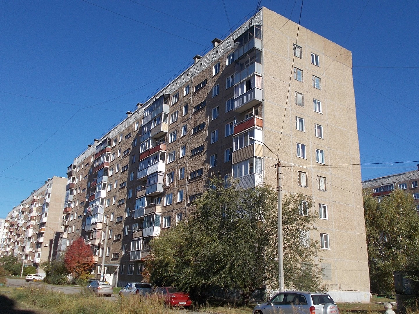 край. Алтайский, г. Барнаул, ул. Взлетная, д. 14-фасад здания