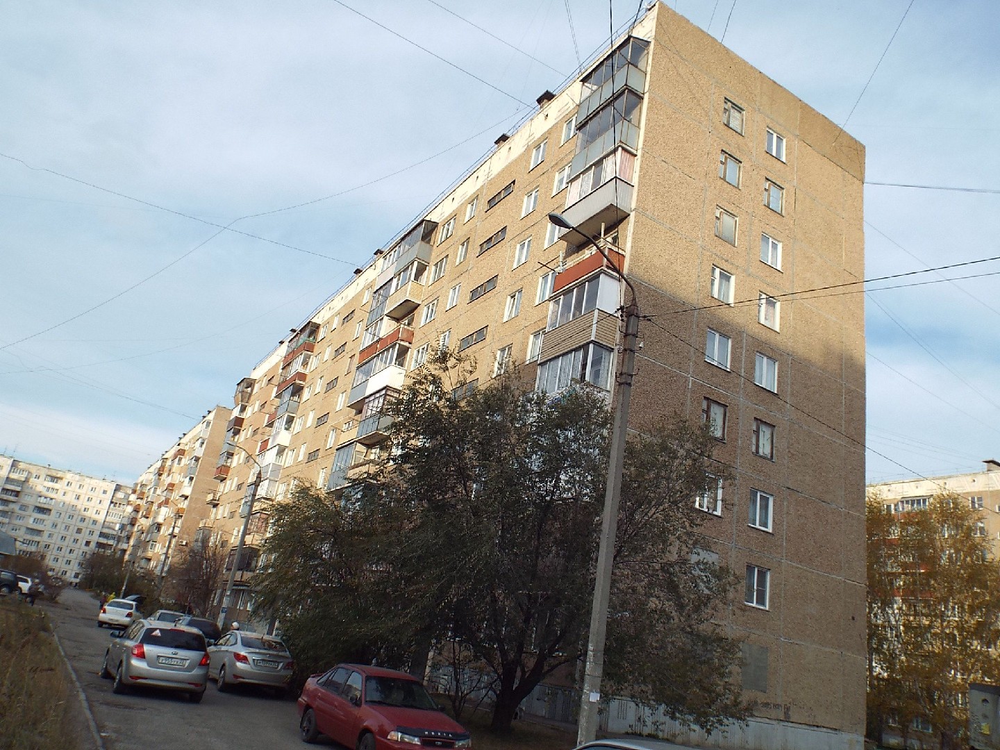 край. Алтайский, г. Барнаул, ул. Взлетная, д. 14-фасад здания