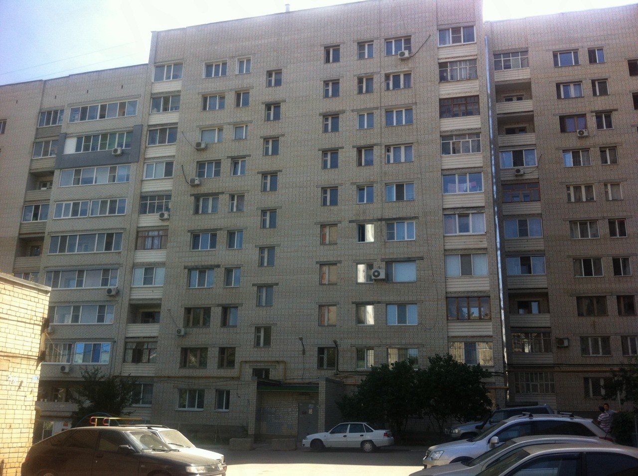 обл. Саратовская, г. Саратов, ул. Лунная, д. 27-фасад здания