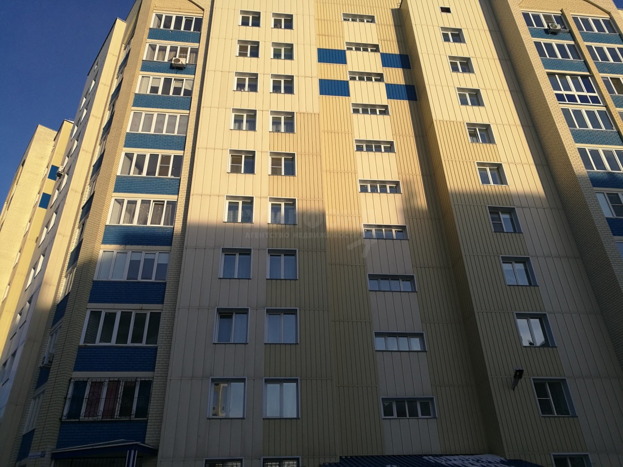 край. Алтайский, г. Барнаул, ул. Взлетная, д. 17-фасад здания