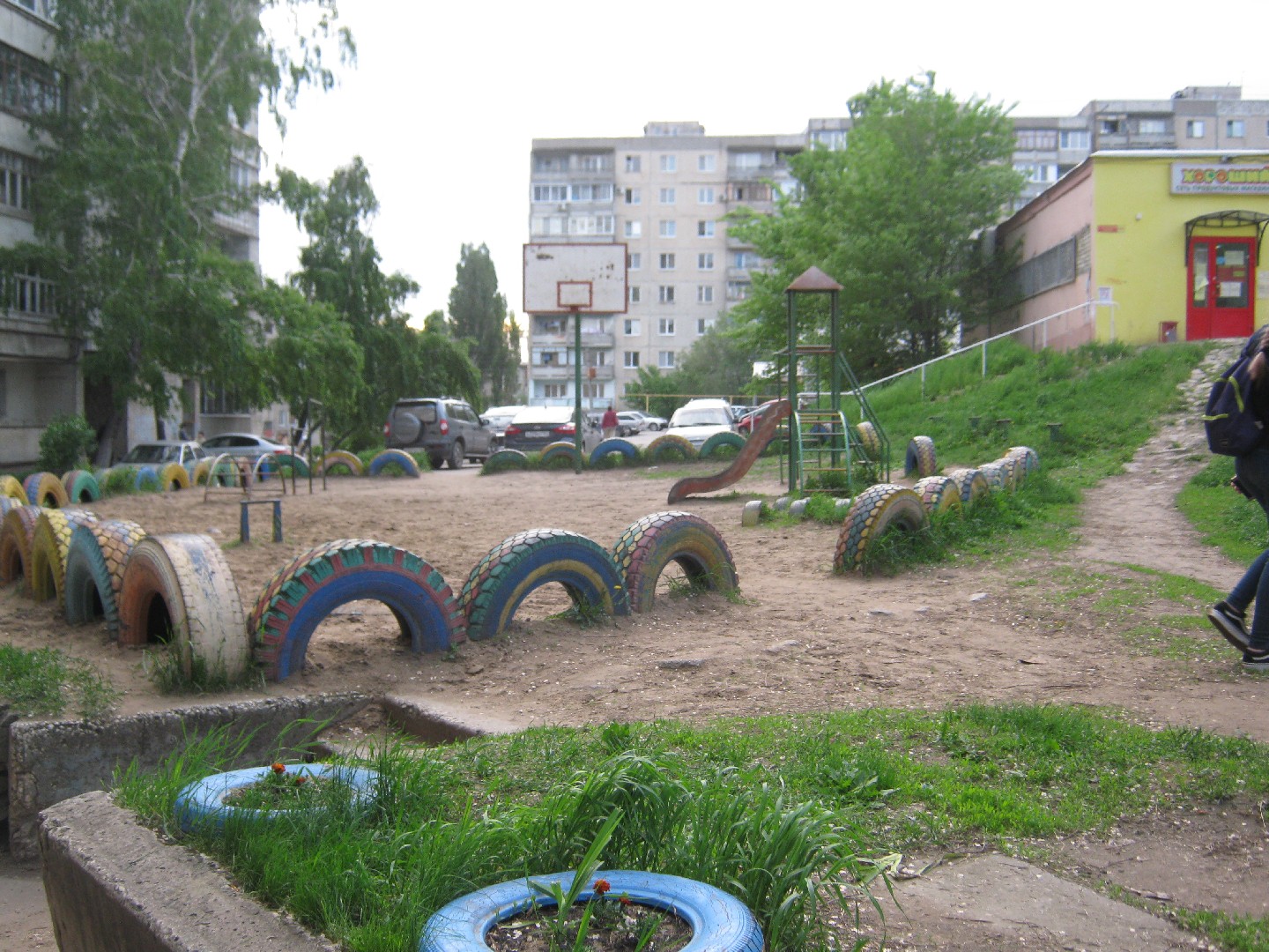 обл. Саратовская, г. Саратов, проезд. Московский 2-й, д. 14-придомовая территория