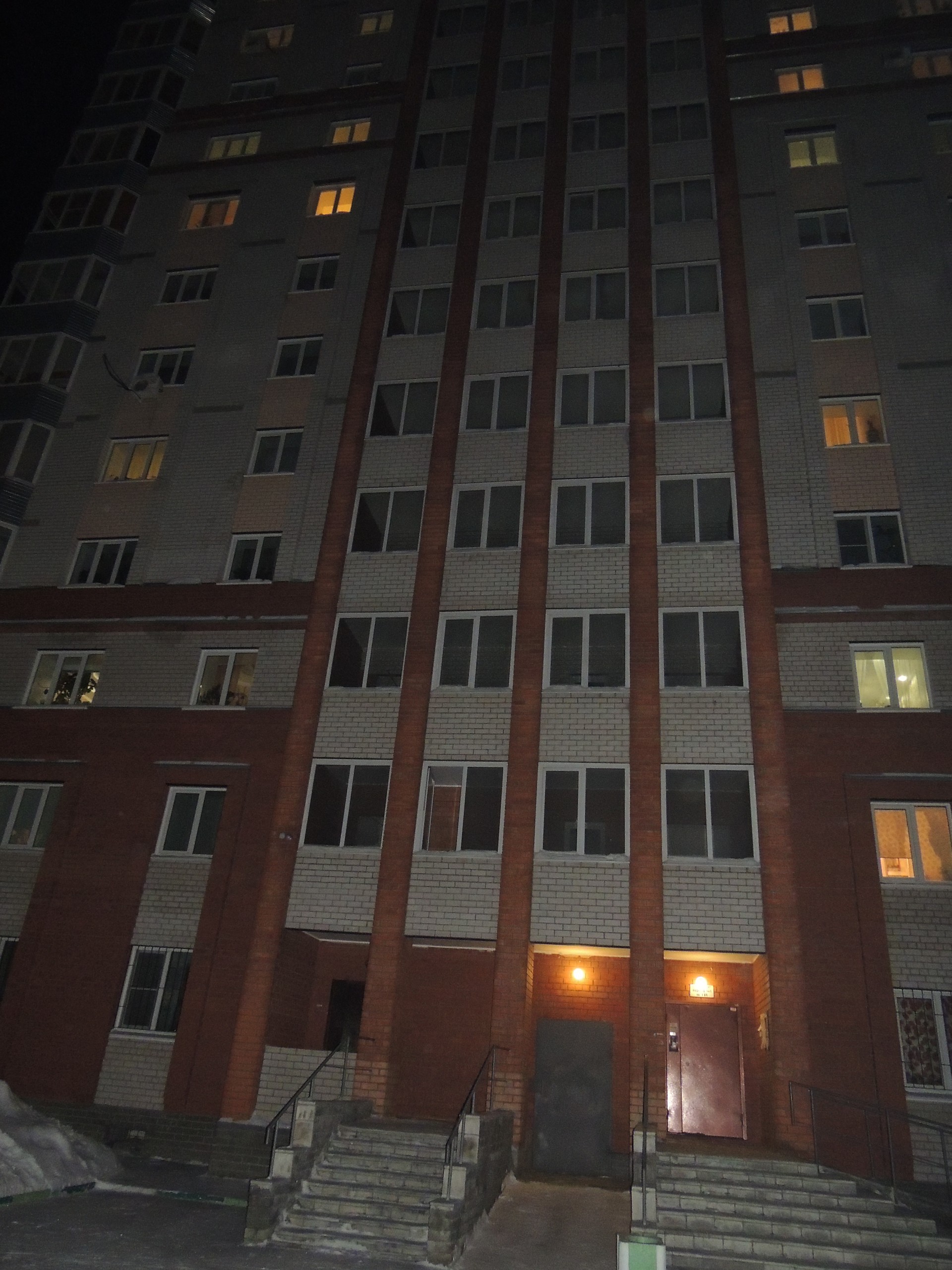 край. Алтайский, г. Барнаул, ул. Взлетная, д. 30а-фасад здания