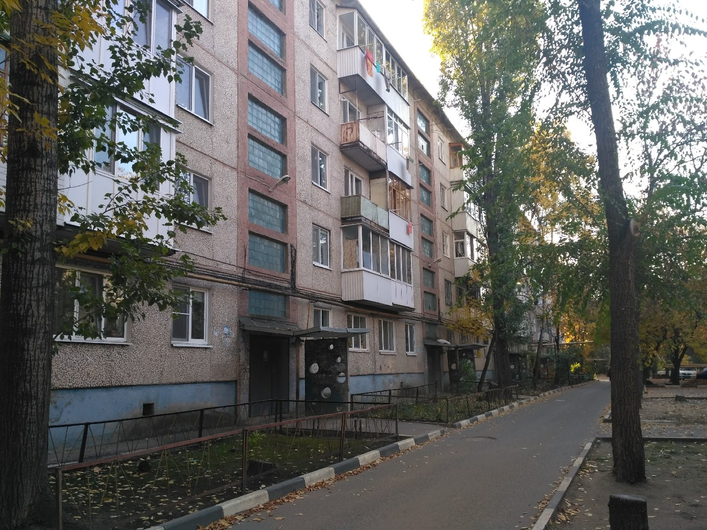 обл. Саратовская, г. Саратов, ул. Тархова, д. 14б-фасад здания