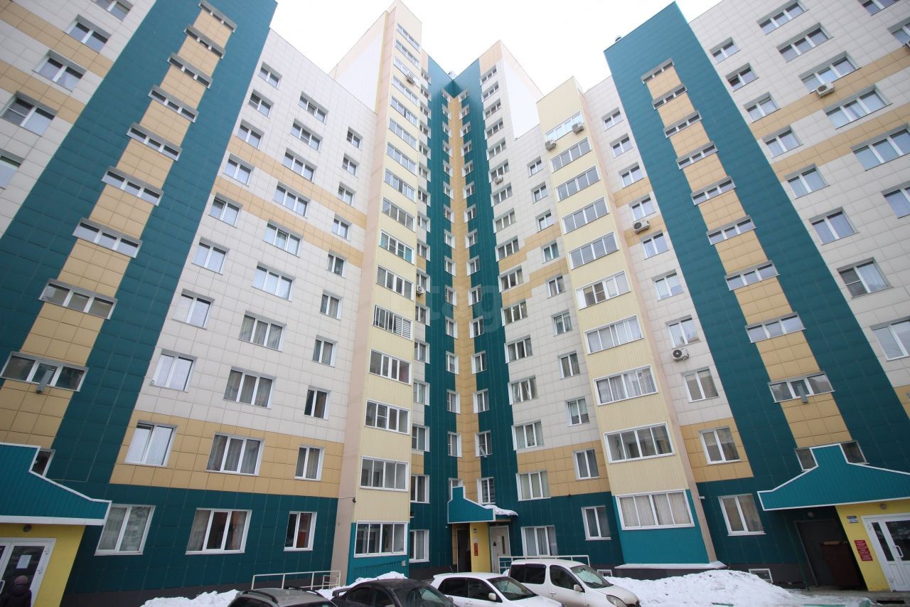 край. Алтайский, г. Барнаул, ул. Взлетная, д. 36-фасад здания