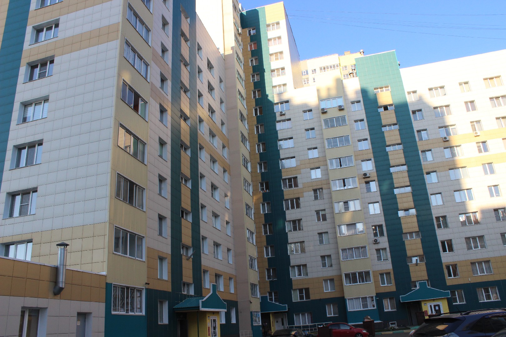 край. Алтайский, г. Барнаул, ул. Взлетная, д. 36-фасад здания
