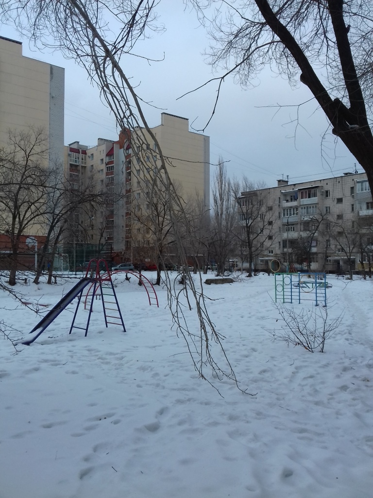 обл. Волгоградская, г. Волгоград, ул. им Дымченко, д. 18-придомовая территория