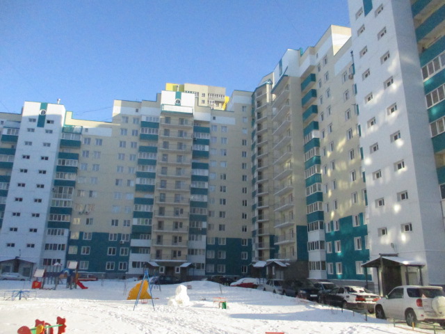 край. Алтайский, г. Барнаул, ул. Взлетная, д. 46-фасад здания