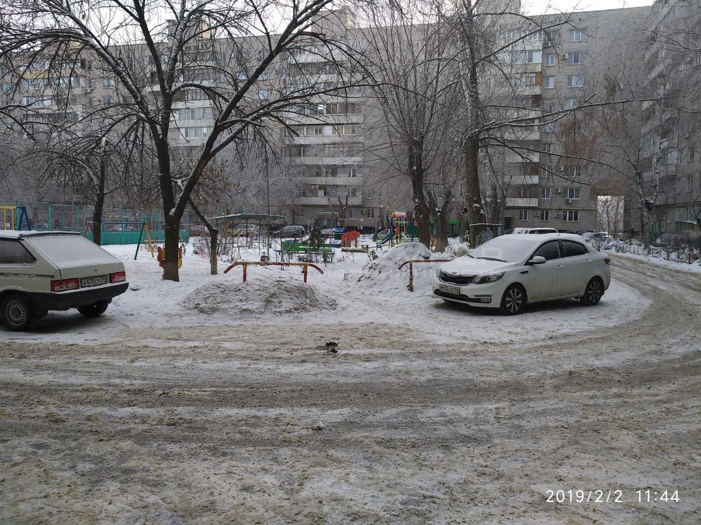 обл. Волгоградская, г. Волгоград, ул. им Рокоссовского, д. 42-придомовая территория