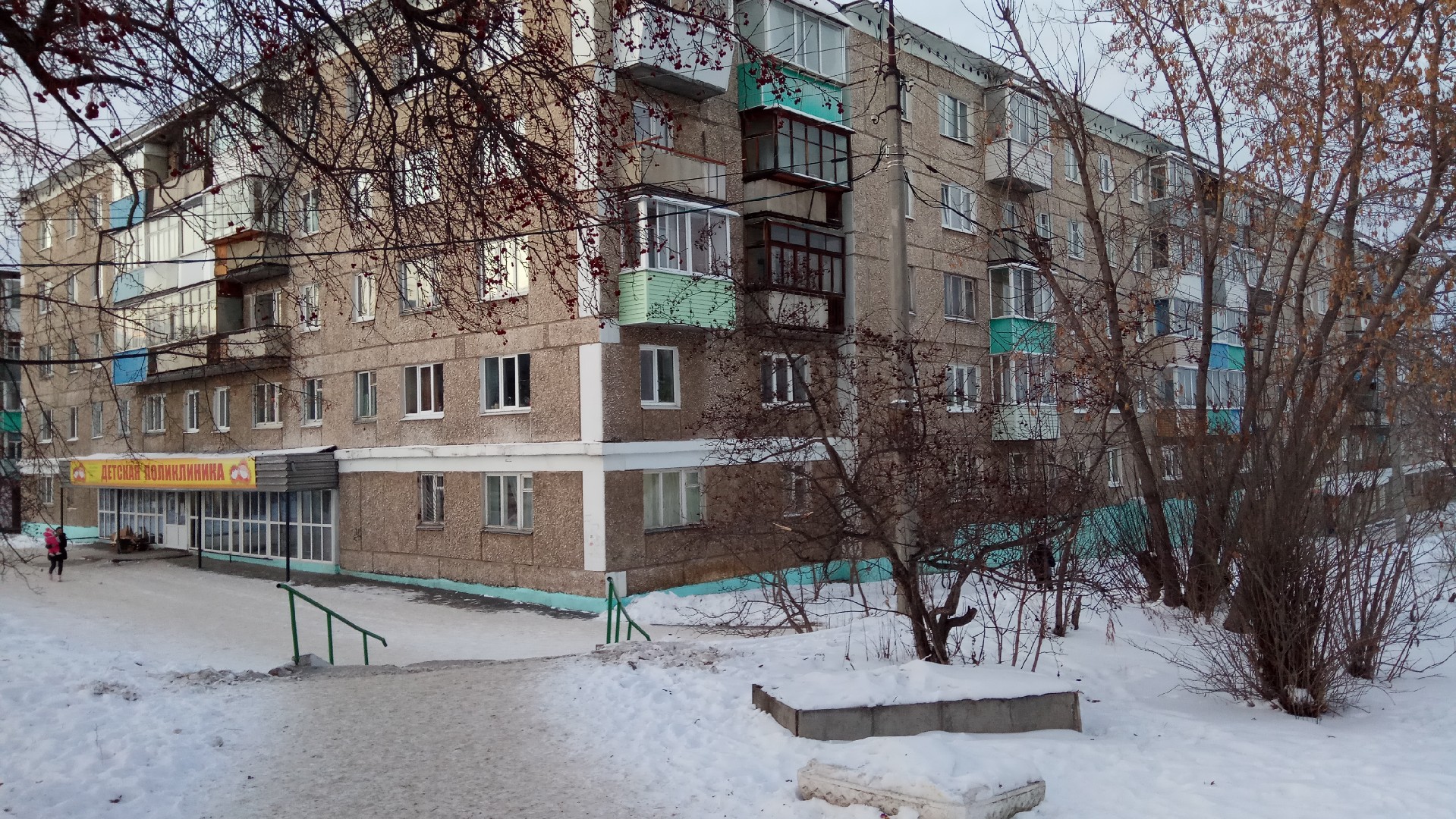 обл. Свердловская, г. Алапаевск, ул. Братьев Серебряковых, д. 13-придомовая территория