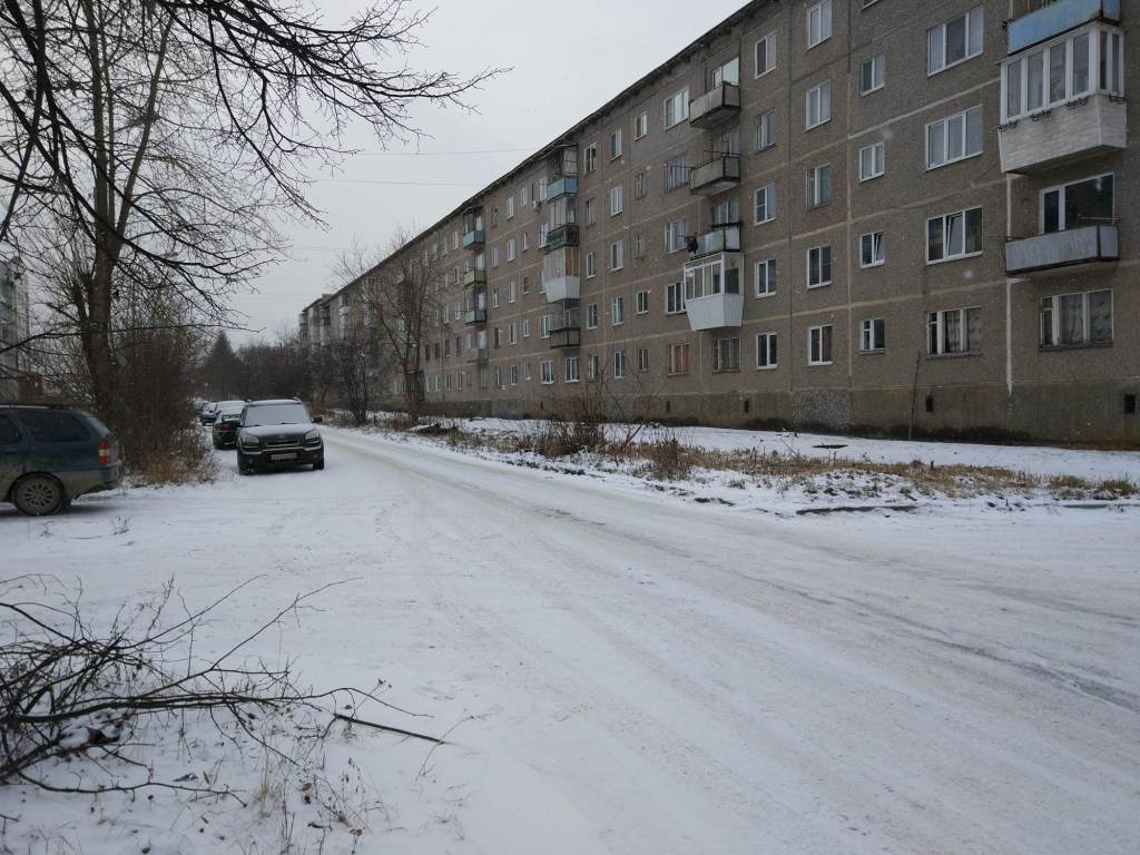 обл. Свердловская, г. Березовский, ул. Маяковского, д. 3-придомовая территория