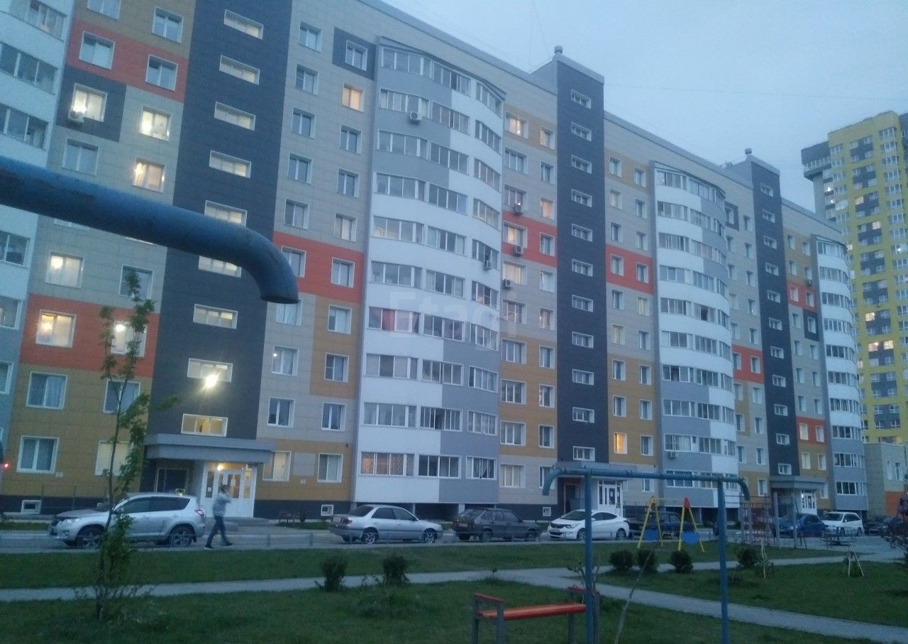 край. Алтайский, г. Барнаул, ул. Взлетная, д. 81-фасад здания