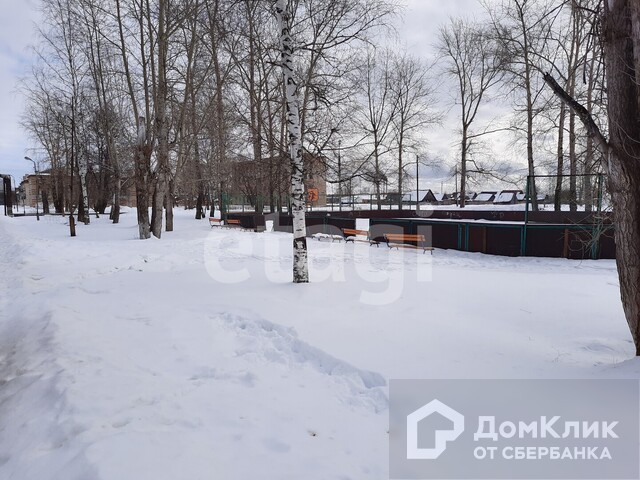 обл. Свердловская, р-н. Верхнесалдинский, п. Басьяновский, ул. Строителей, д. 4-придомовая территория