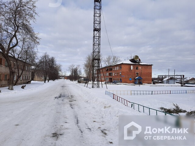 обл. Свердловская, р-н. Верхнесалдинский, п. Басьяновский, ул. Строителей, д. 4-придомовая территория