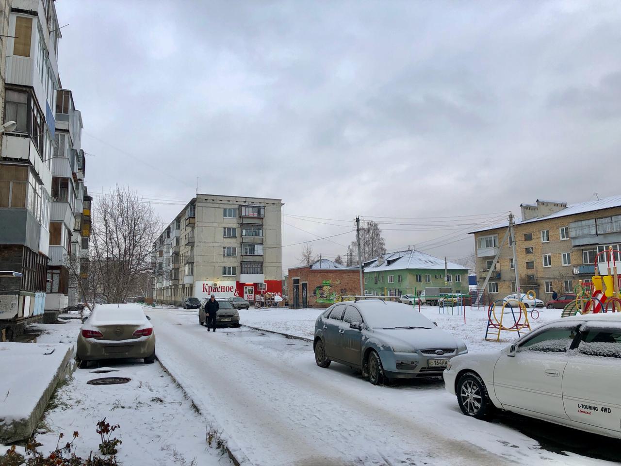 обл. Свердловская, г. Верхняя Пышма, ул. Огнеупорщиков, д. 11б-придомовая территория