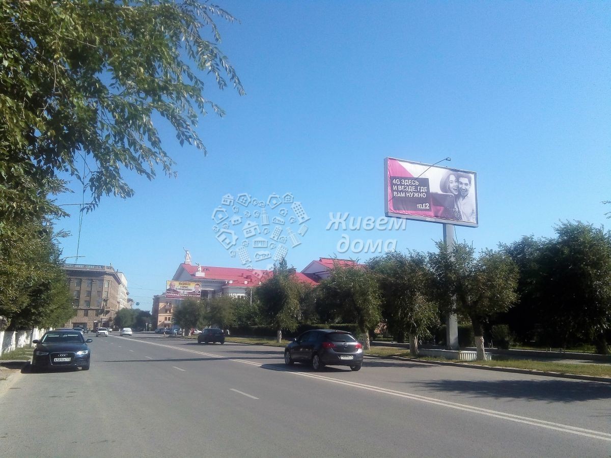 обл. Волгоградская, г. Волгоград, ул. Коммунистическая, д. 10-придомовая территория