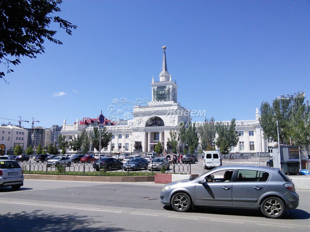 обл. Волгоградская, г. Волгоград, ул. Коммунистическая, д. 16, к. А-придомовая территория