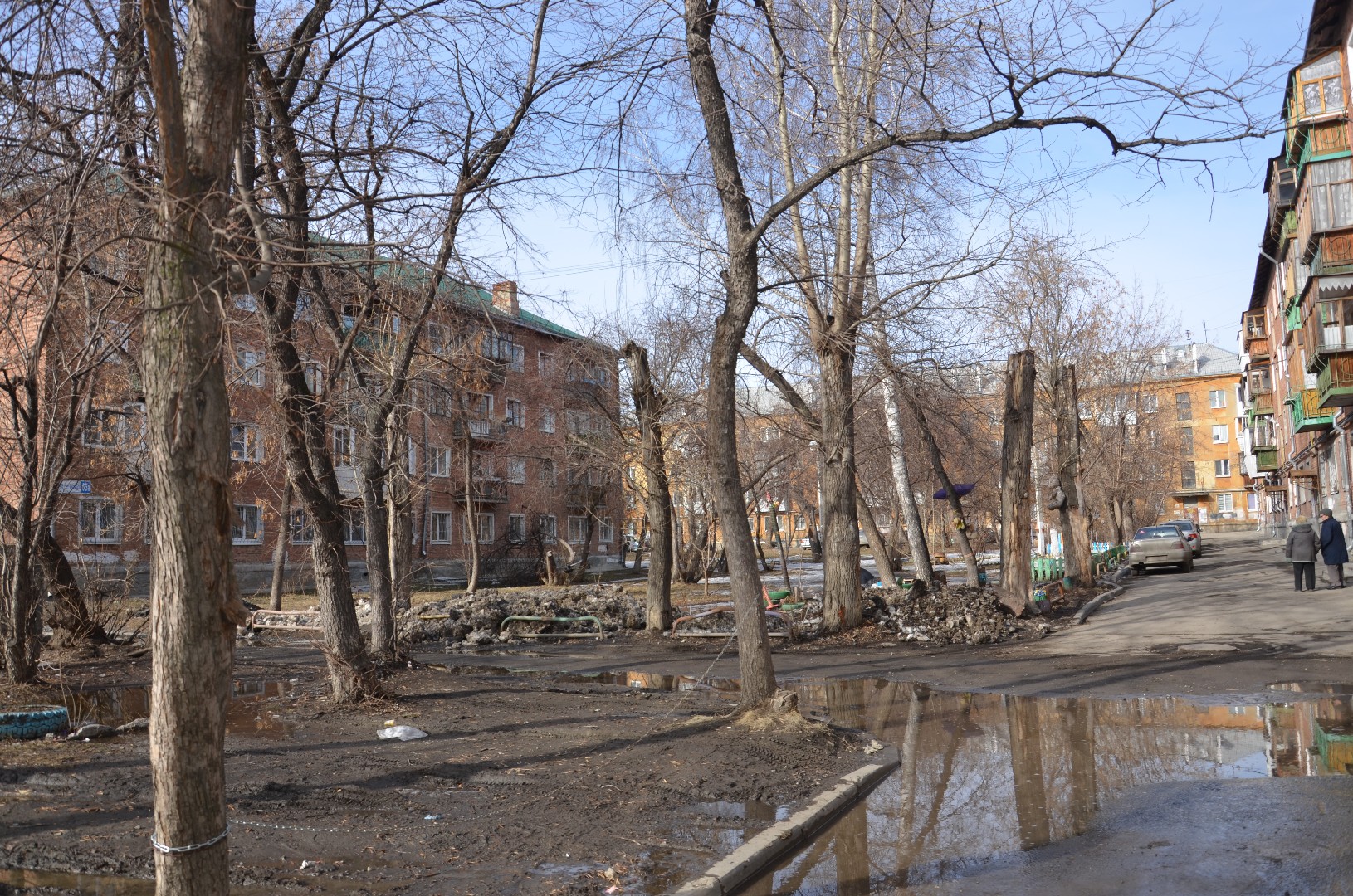 обл. Свердловская, г. Екатеринбург, ул. 40-летия Октября, д. 63.-придомовая территория