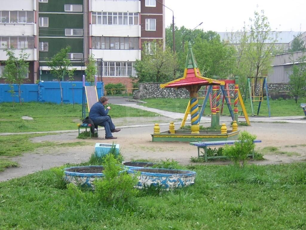 обл. Свердловская, г. Екатеринбург, ул. 8 Марта, д. 1-придомовая территория